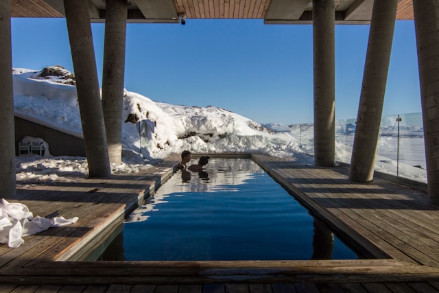 Madera de exterior: Soluciones para el entorno de tu piscina